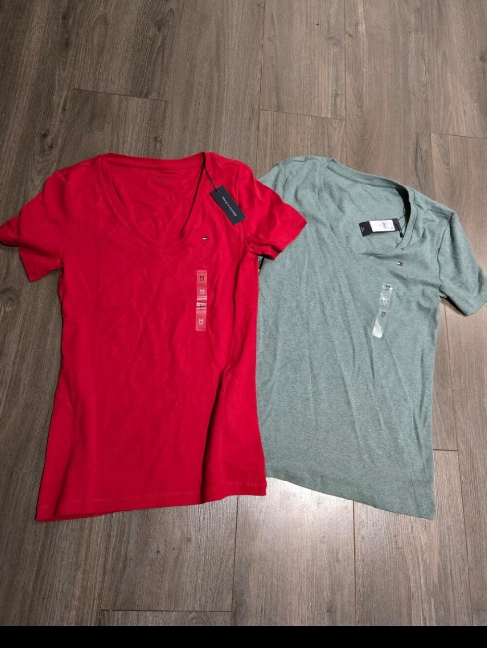 Tommy Hilfiger Set Of 2 Womens V Neck Cotton Tshirts NWT Size Med  Red Green